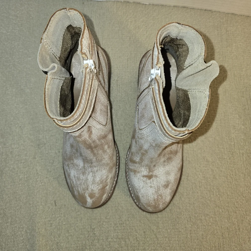 diba True Craze Hot White Vintage Ankle Boots size 8
